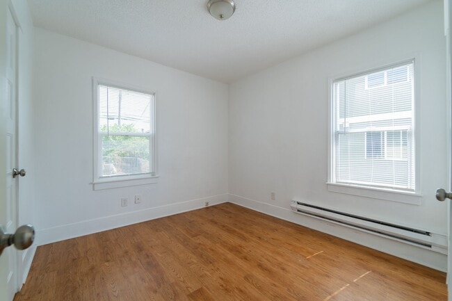 Building Photo - Charming 1910 Craftsman 4bd/2ba Tacoma House for Rent!