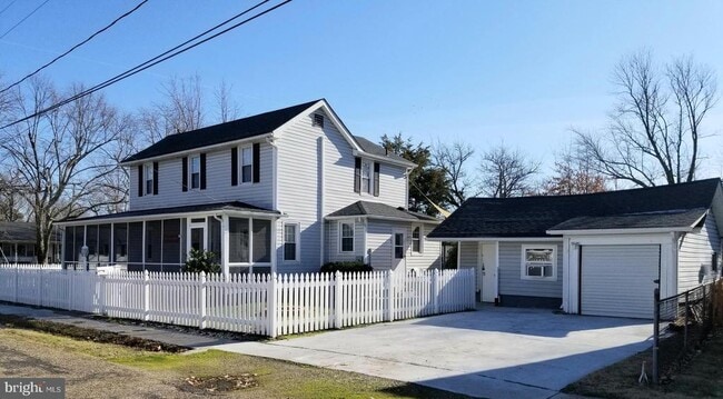 Building Photo - 300 Lafayette St