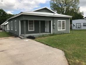 Building Photo - 201 N Main St