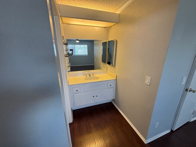 Building Photo - Spacious 4-Bedroom Home in Moreno Valley