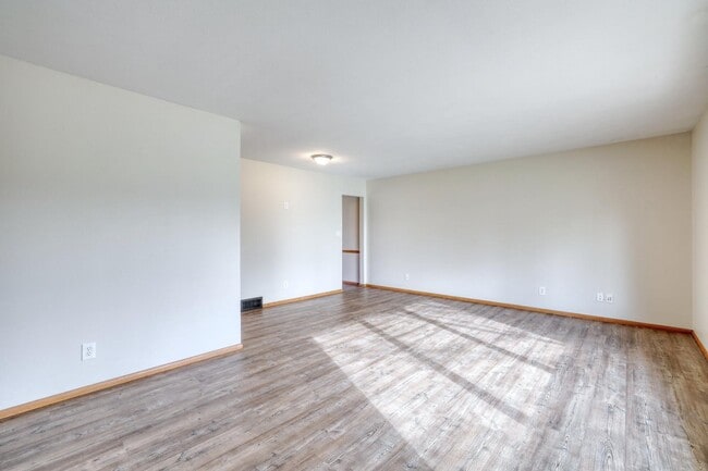 Building Photo - 4465 N 144th St