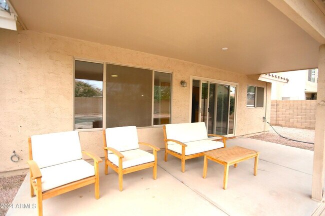 Building Photo - 1130 W Raven Dr