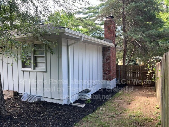 Building Photo - 6708 W 71st Terrace