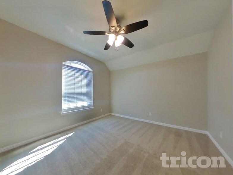 Building Photo - 8757 Royalwood Dr