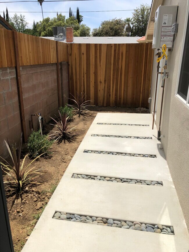 Building Photo - 7539 Royer Ave