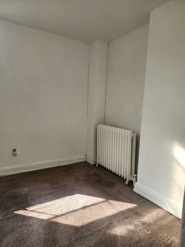 Building Photo - Charming 1-Bedroom Retreat in Duluth's Heart! *Accepts Section-8 tenants!