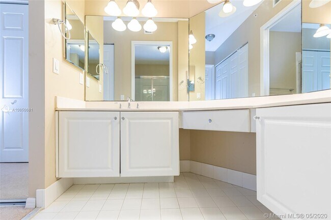 Building Photo - 3600 Oaks Clubhouse Dr