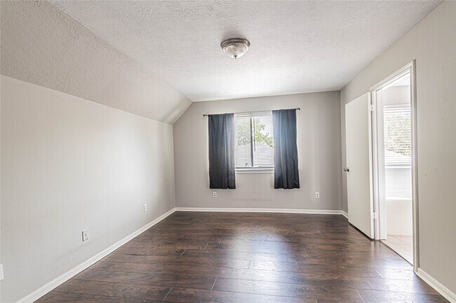 Building Photo - 5134 Cotter Ln