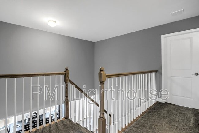 Building Photo - 25 Willow Dr