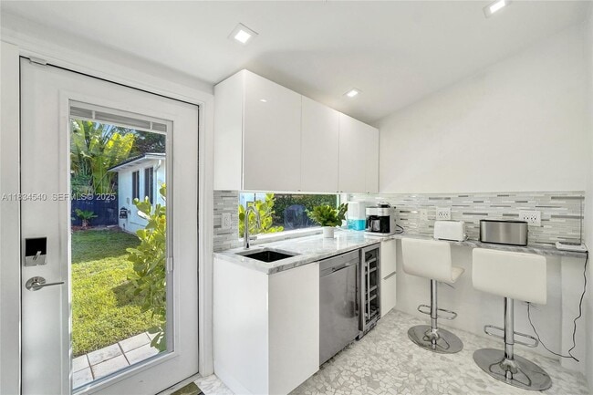 Building Photo - 3305 NE 16th Ct