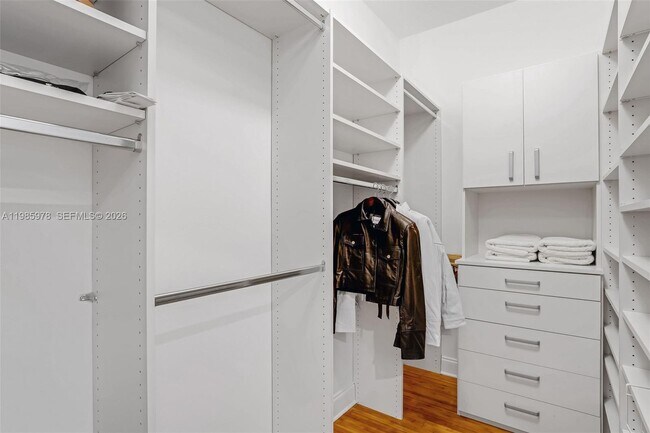 Building Photo - 725 Crandon Blvd