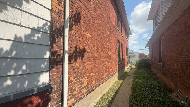 Building Photo - 743 Forsythe St