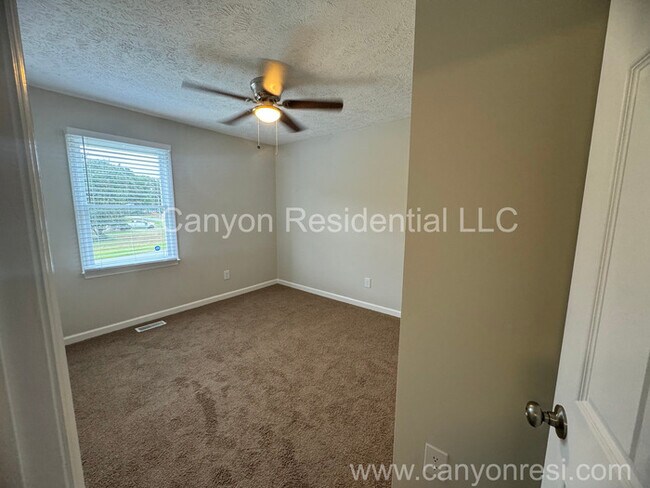 Building Photo - 6615 Burgenfield Dr