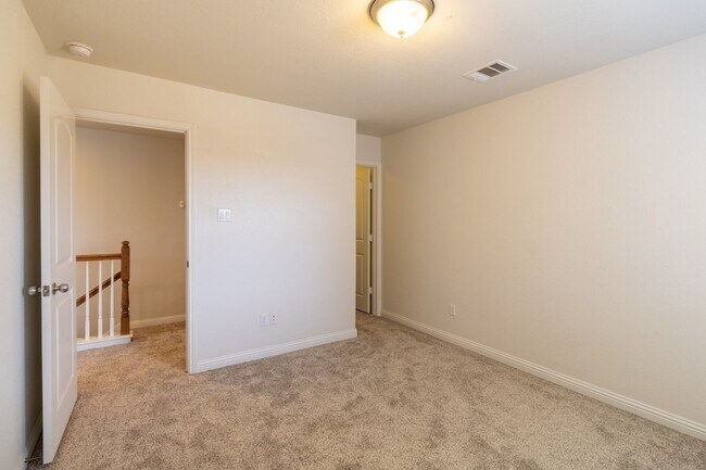 Building Photo - Gorgeous 3 bed / 2.5 bath just North of The Domain!