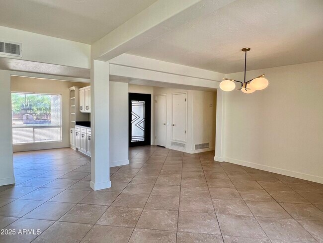 Building Photo - 4847 E Calle de Las Estrellas Rd