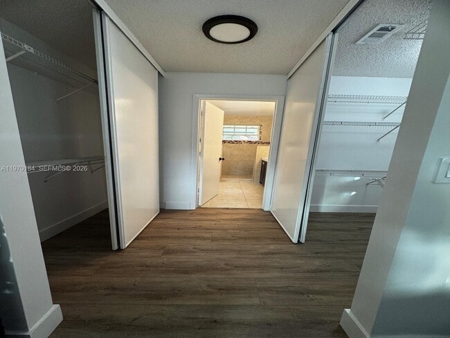 Building Photo - 10708 NW 12th Manor