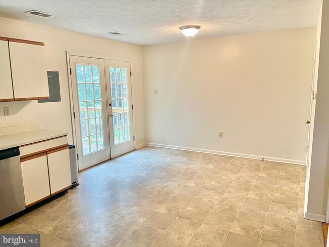 Building Photo - 407 Tudor Dr