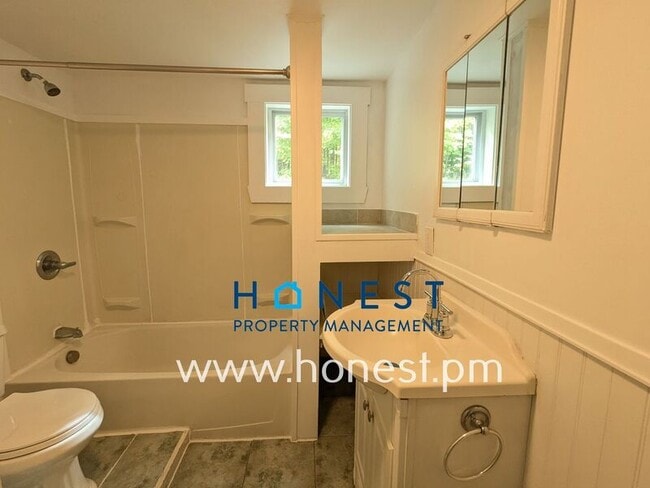 Building Photo - 41 Windsor St