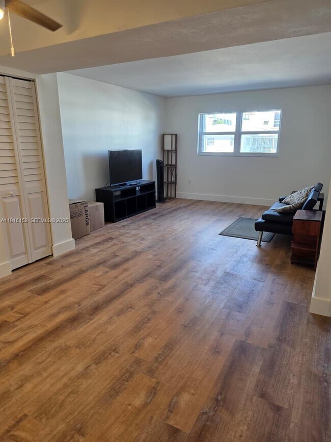 Building Photo - 7440 Harding Ave