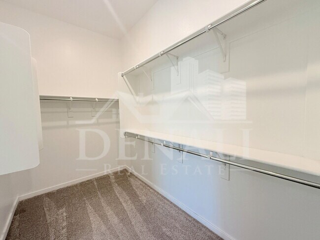 Building Photo - 1153 E Nolan Pl