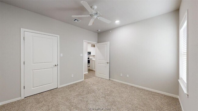 Building Photo - 1326 Prairie Dr