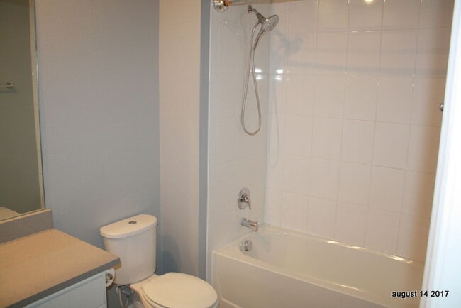 Building Photo - Large 3/3/2 Townhome Carrollwood