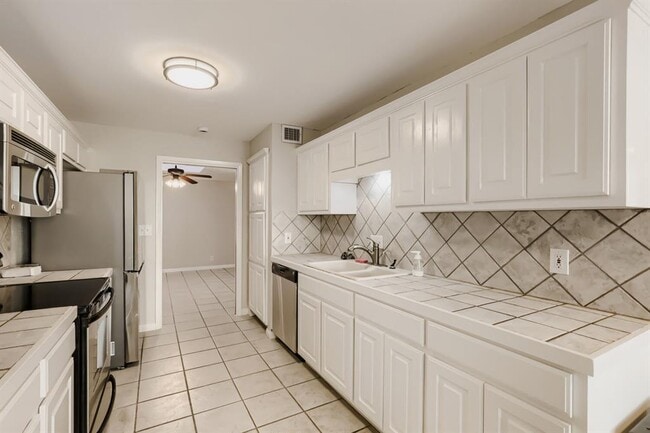 Building Photo - 11 Casa Verde St