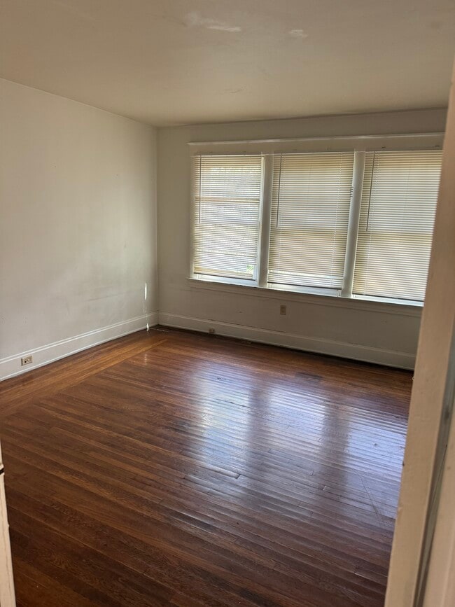 Building Photo - 2748 Norwood Ave