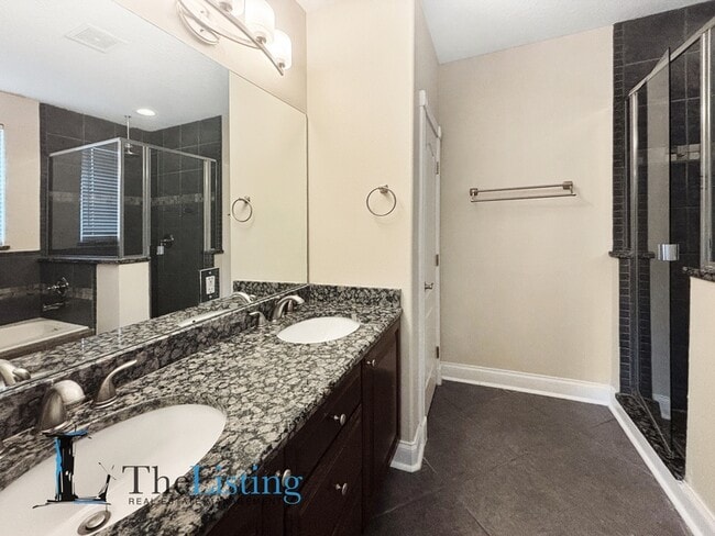 Building Photo - 827 Meridale Ave