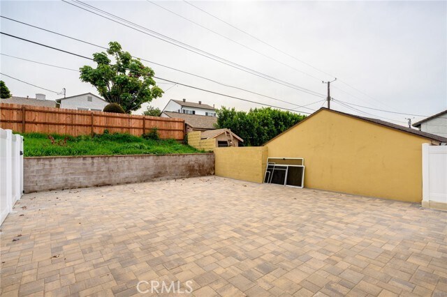 Building Photo - 918 University Ave