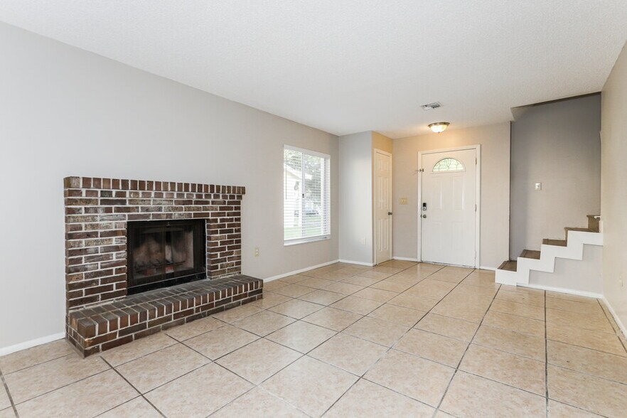 Building Photo - 856 Buttercup Dr