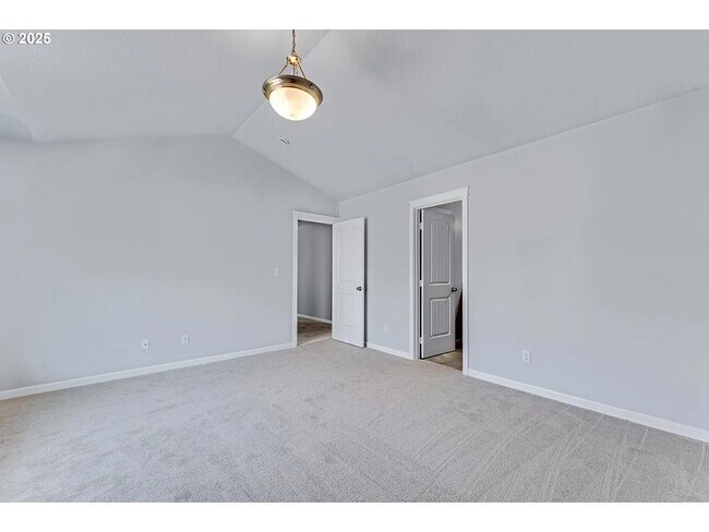Building Photo - Modern Home 4 Beds 3 Baths in Beaverton!