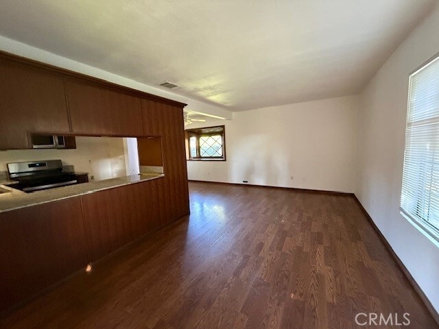 Building Photo - 870 N Sherman Ave