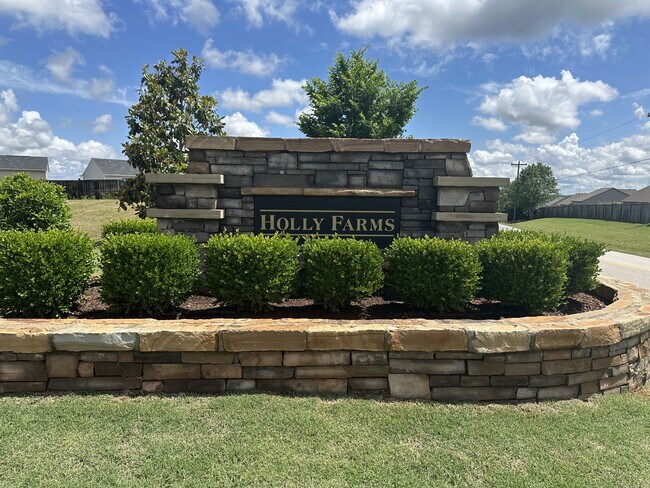 Building Photo - 802 Effie Dr