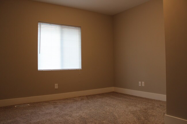 Building Photo - 226 Valley Ave SW