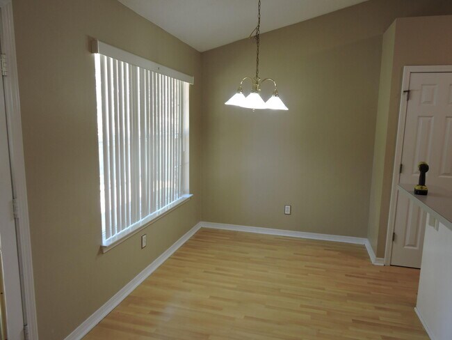 Building Photo - 328 Riverchase Blvd