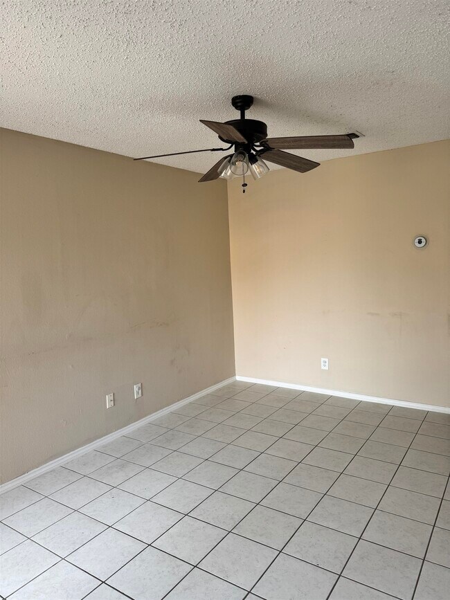 Building Photo - 113 Carter Dr