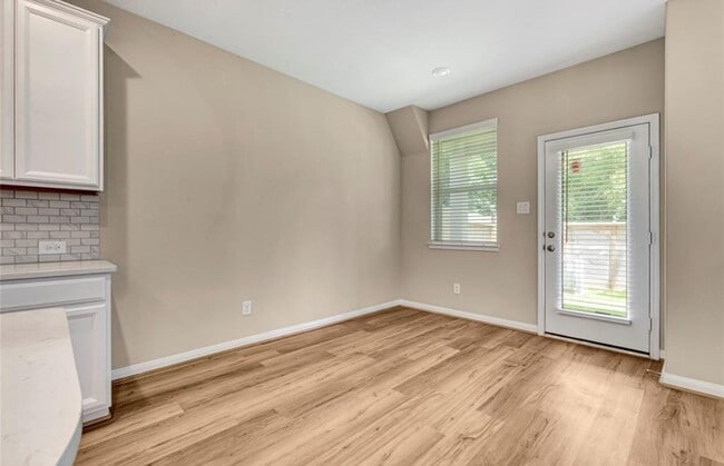 Building Photo - 16104 Oregon Oak Dr