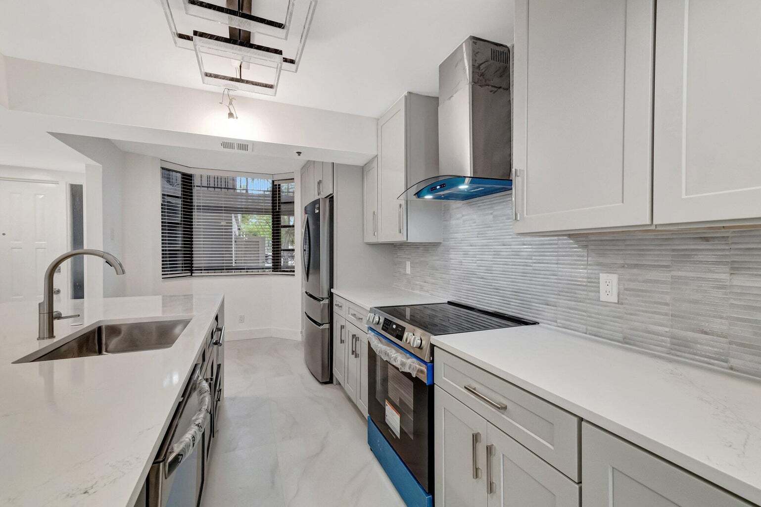 Building Photo - 6420 Boca del Mar Dr