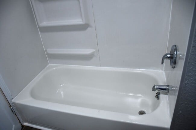 Building Photo - NEW LISTING!!! 3 Bedroom House - MOVE IN SPECIAL