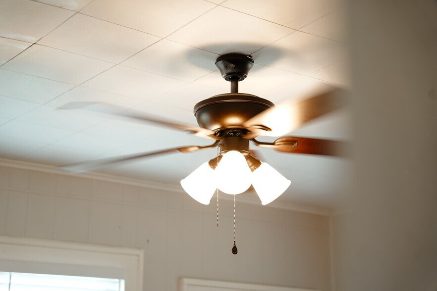 Building Photo - 123 W Ave A