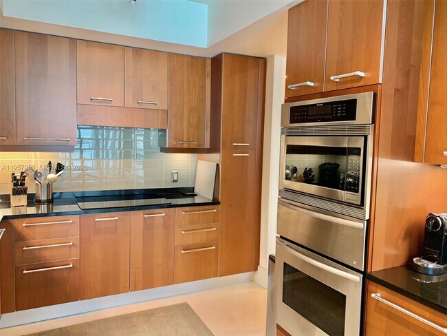 Building Photo - 3101 S Ocean Dr