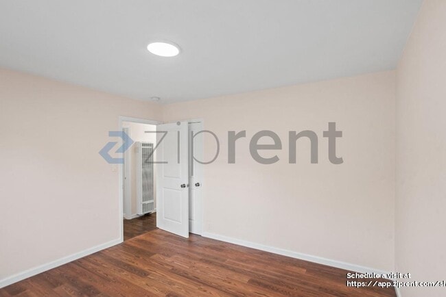 Building Photo - 682 Kern St