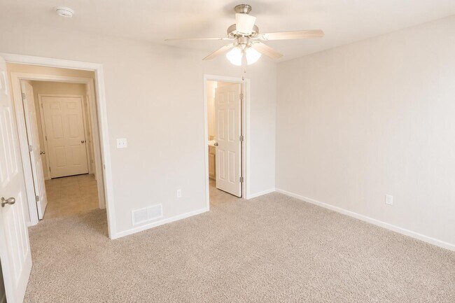Building Photo - 4005 Snowy Owl Dr