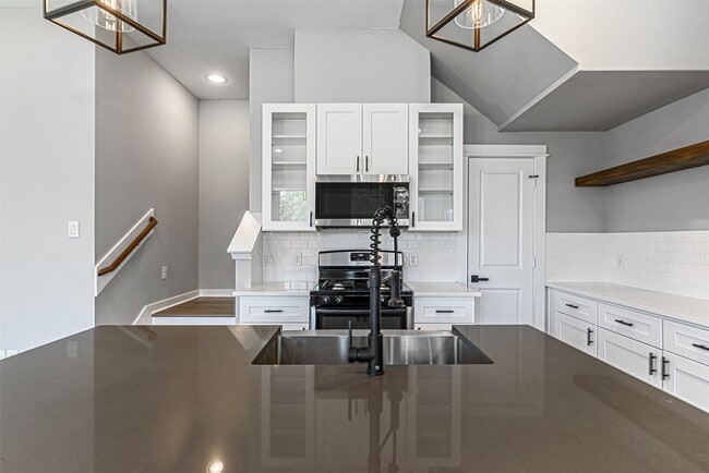 Building Photo - 8475 Berry Brush Ln