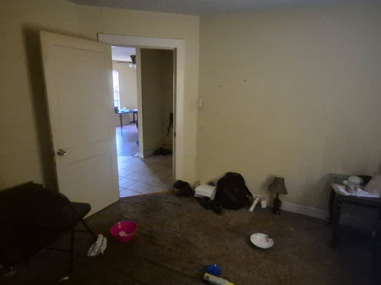 Building Photo - 5107 W 22nd St