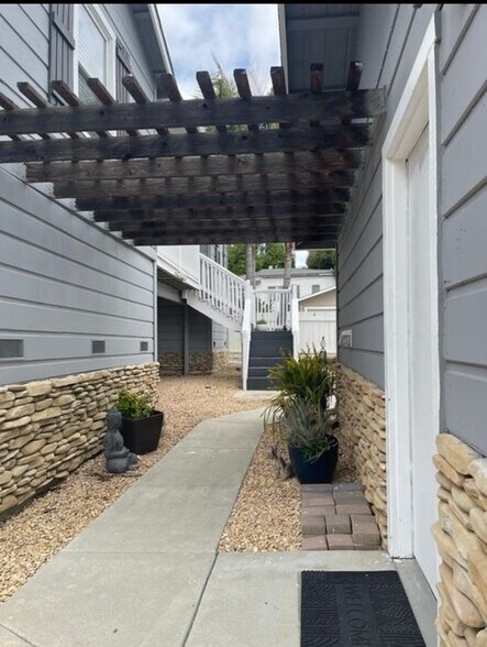 Building Photo - 2210 El Prado Ave