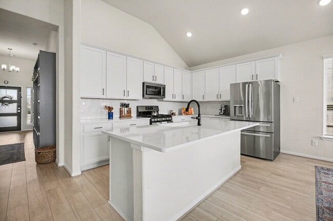 Building Photo - 2214 Lierna Dr