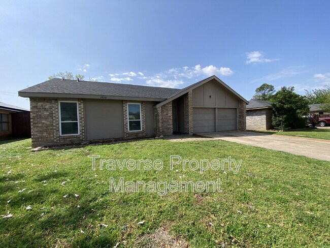 Building Photo - 2420 Springridge Dr