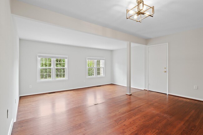 Building Photo - 9913 Longford Ct